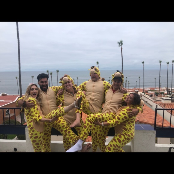 Giraffe Onesie fits size small - Picture 3 of 3